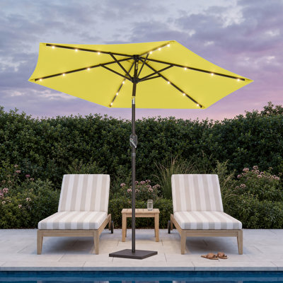 Parasol rond de 7,5 pi à DEL avec protection UV, inclinaison facile et caractéristiques de résistance au vent
