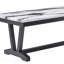 Table basse noire et blanche