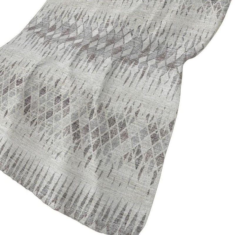 Jeté 50 po x 70 po en polyester tissé beige et gris