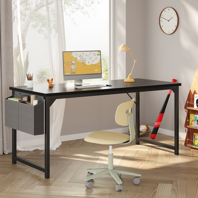 Bureau d'ordinateur 63 po avec structure en métal, surface imperméable et sac de rangement - idéal pour le bureau, Black