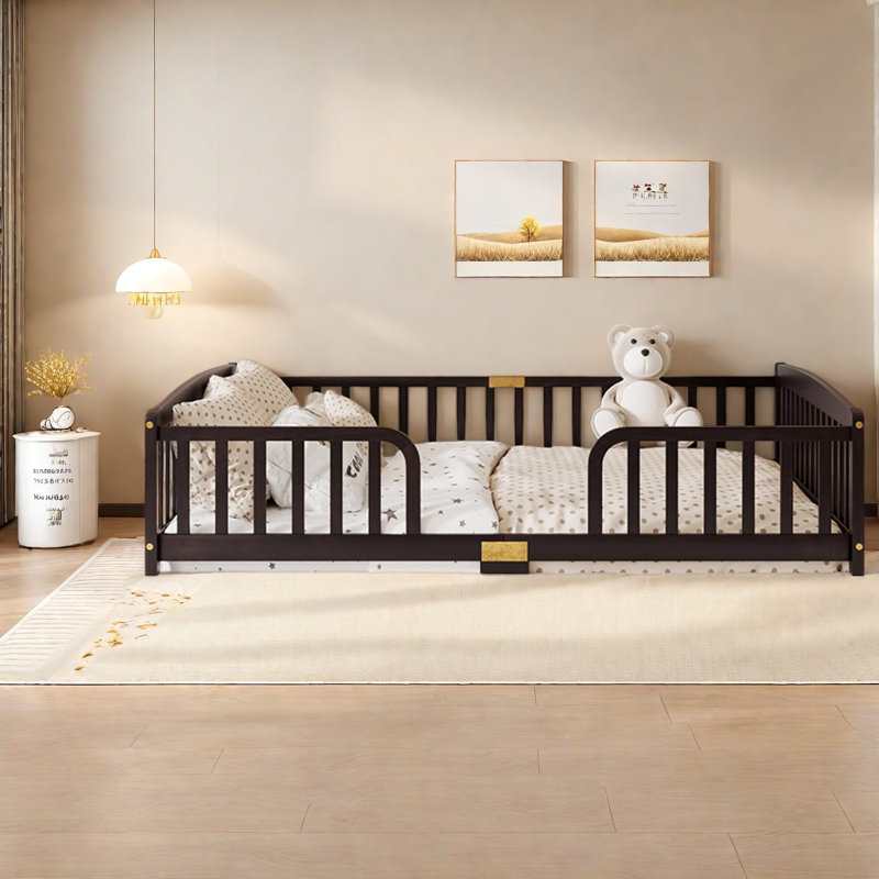 Lits Queen avec barrière de sécurité au sol, garde-corps en pin, couleur espresso moderne pour les chambres familiales, Brun