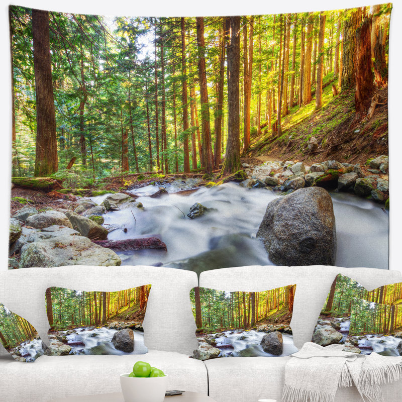 Paysage ruisseau qui coule à travers la tapisserie de la forêt, H 32 po x l 39 po