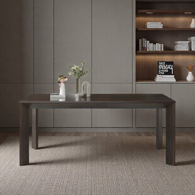 Bureau simple en bois massif avec une surface spacieuse