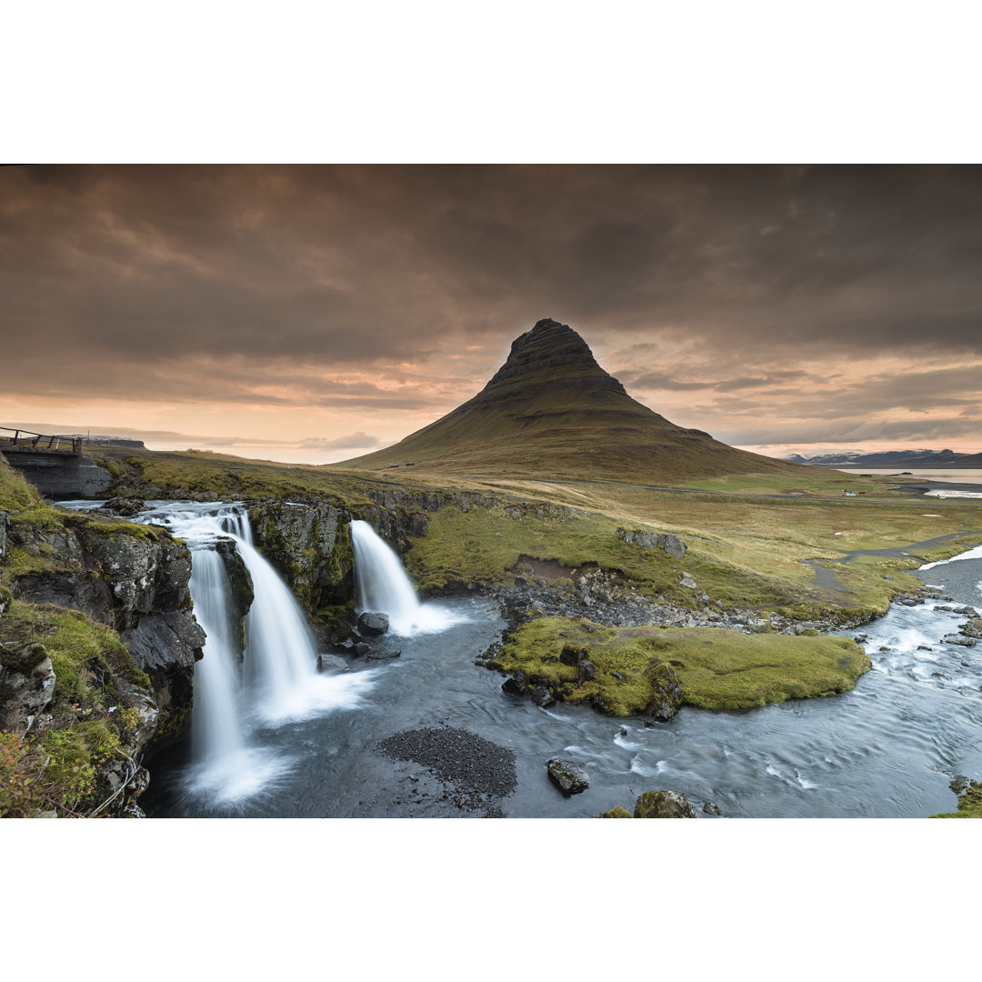 Kirkjufell Mountain von Technotr - Kunstdrucke auf Leinwand ohne Rahmen