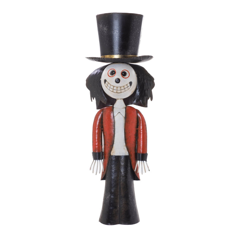 M. Skellington debout en métal noir / blanc portant un manteau rouge