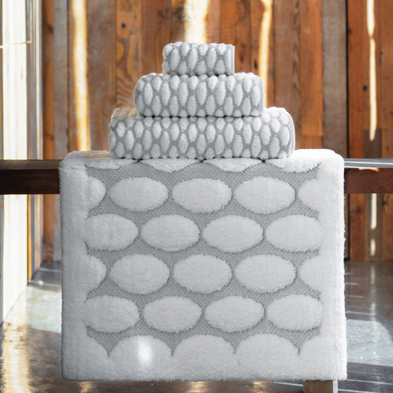 Petalo Geometric Bath Rug, 20" W x 31" L