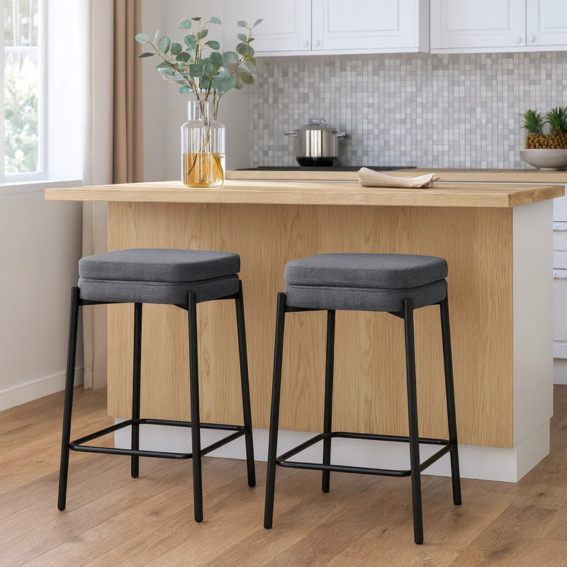 Ensemble de 2 tabourets à hauteur de comptoir Jenie, structure en métal noir, tissu gris, Noir