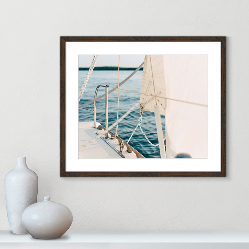 Lignes et voiles par Ian Keefe - photographie, H 21,5 po x l 25,5 po x P 0,75 po, Grain de bois noyer