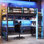 Lit mezzanine simple en bois avec bureau, rangement latéral, tablettes à plusieurs niveaux et bande lumineuse RVB, bleu nuage