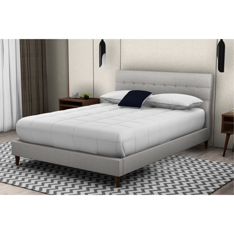 Grand lit rembourré avec 2 tables de chevet, revêtement en pierre, 100%, table de chevet en noyer populaire, chambre à coucher élégante de style beige, tendance