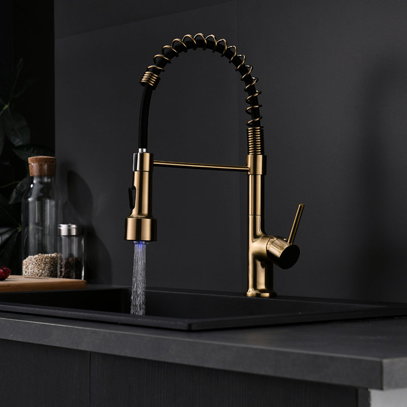 Robinet d'évier de cuisine à poignée simple or avec fonctions rétractables, rotatives à 360 °, jet et jet pour les cuisines, éviers, robinets, appareils électroménagers et accessoires modernes et contemporains
