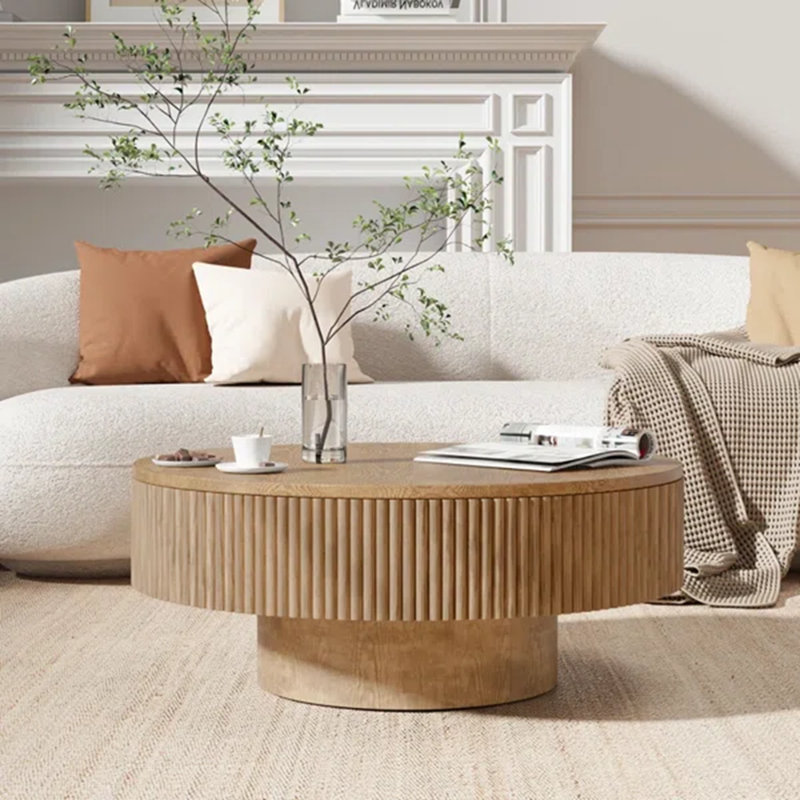 Table basse à piédestal Fynlee, conception cannelée en bois massif fabriquée à la main, Naturel