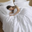 Couette 3 pièces pour grand lit avec fabrication tissée et rayures élégantes sans effort, revers en microfibre semblable au nuage, anti-dérapant, toxine