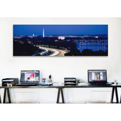 «Panoramic Circulation on the Road», Monument de Washington, Washington DC, reproduction de photo sur toile tendue