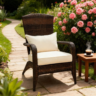 Chaise de patio avec osier en rotin, coussins moelleux, grand dossier courbé