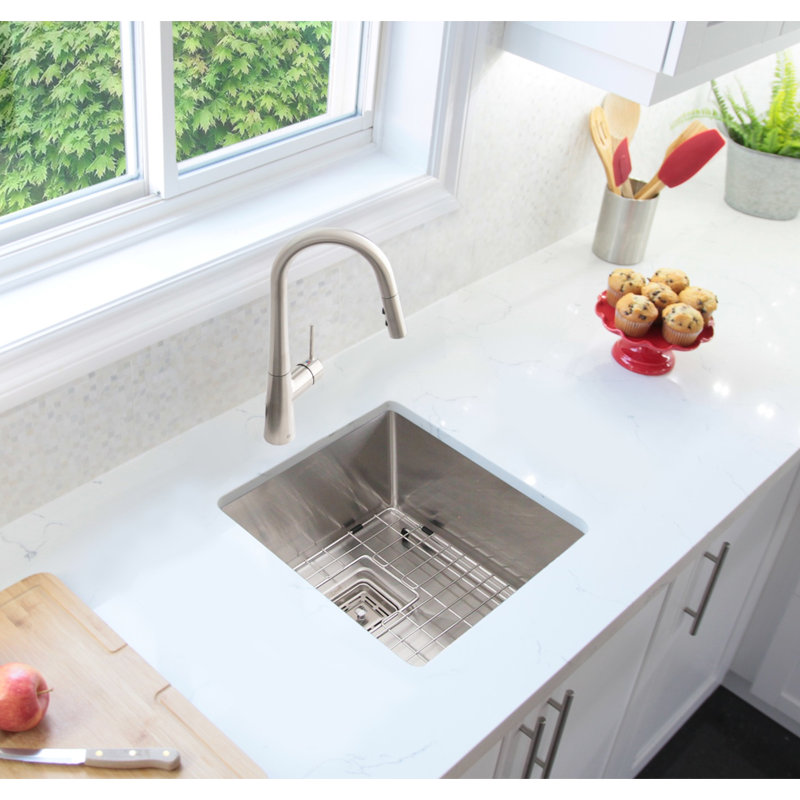Évier de cuisine à simple cuve en acier inoxydable avec crépine carrée 16 po.