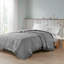 Très grande couverture en duvet synthétique avec bordure en satin-116246775-116246776