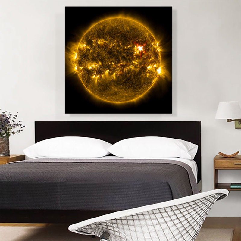 Burning Yellow Sun Star - Reproduction de photo sur toile tendue, H 36 po x l 36 po x P 0,75 po