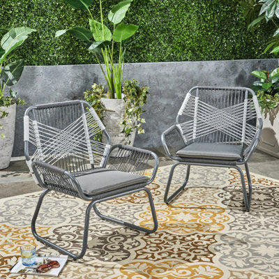 De 2 fauteuils club en corde et acier, gris blanc, point de croix, tissu aquatique - sièges de patio. Acier. Coussins blancs. 28,23 po de profondeur x 27,86 po de largeur et 33,8 po de hauteur. Assemblage partiel