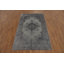 Tapis gris détaillé à motifs classiques 5 x 8