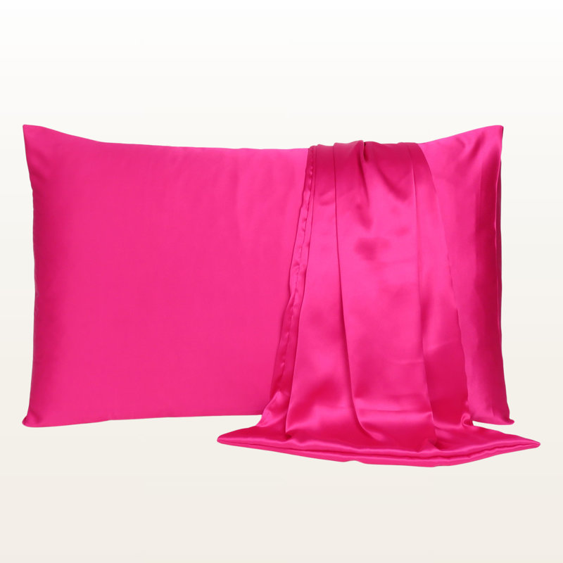 Un ensemble de deux taies d'oreiller en satin soyeux par Trio, Rose fuchsia, Rectangle H 25,8 po x l 19,83 po