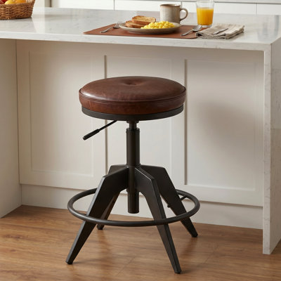 Tabouret de bar et de comptoir pivotant à hauteur réglable avec assise en similicuir, repose-pieds et structure en métal, marron