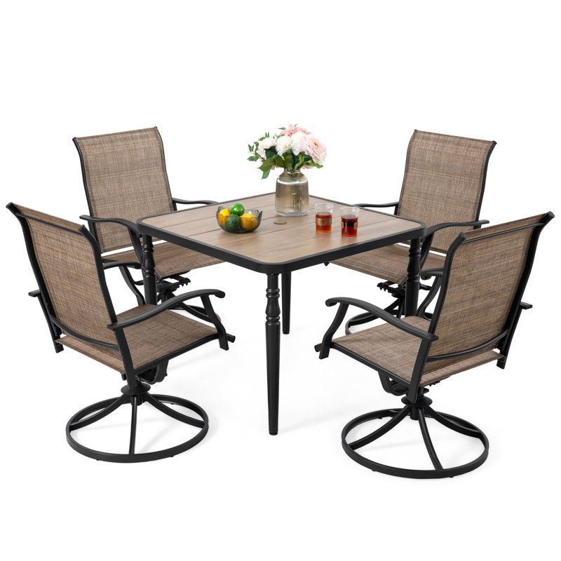 Ensemble de table de salle à manger pour patio avec trou de parasol et chaises pivotantes, 4