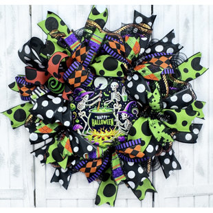 Joyeux Halloween, squelettes et couronne de sorcières