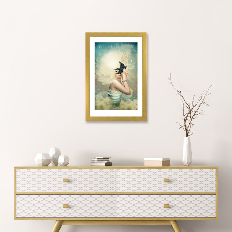 «The Sun» par Catrin Welz-Stein, Papier encadré doré, H 24 po x l 16 po x P 1 po