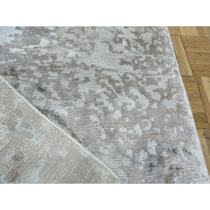Tapis gris en soie noué à la main de conception unique 2 pi 1 po x 3 pi 1 po Bettine
