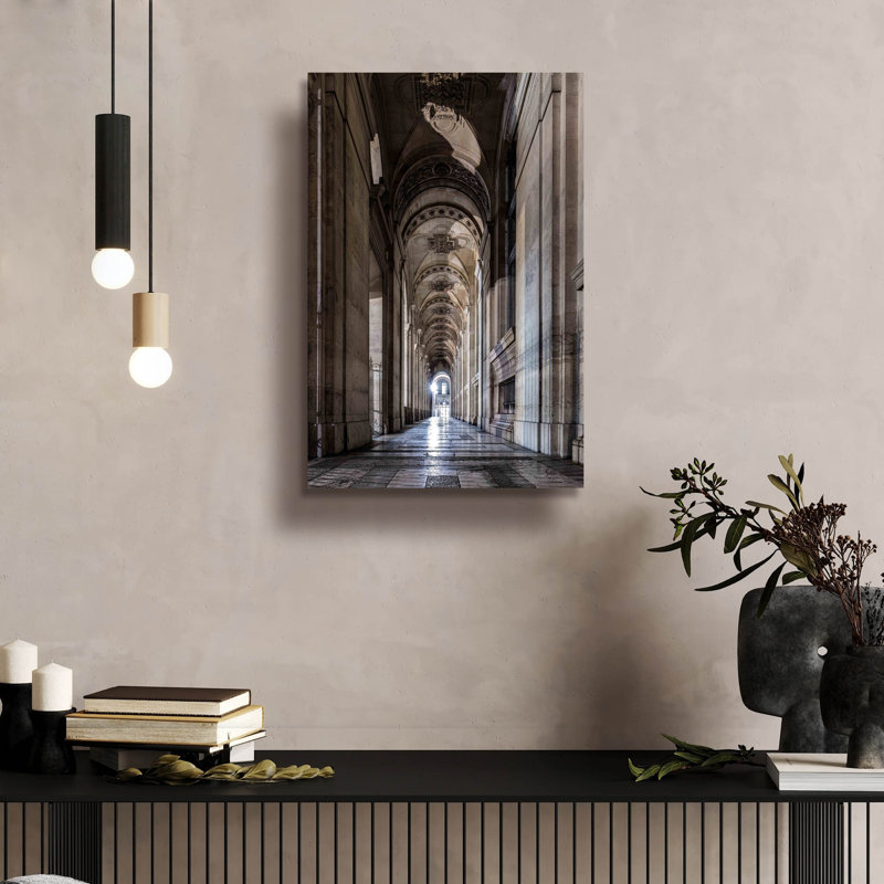 «Paris - Louvre Corridor» par Epic Portfolio, H 24 po x l 16 po x P 0,2 po