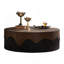Table basse ronde fabriquée à la main avec un design en relief, un piédestal robuste et aucun assemblage requis pour un salon