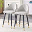 Ensemble de 2 tabourets de bar en cuir de polyuréthane gris clair avec repose-pieds or-1172754997