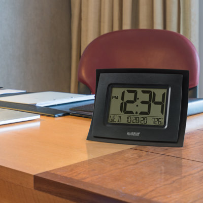 Digital Quartz Movement / Crystal Tabletop Clock with Alarm in Black
