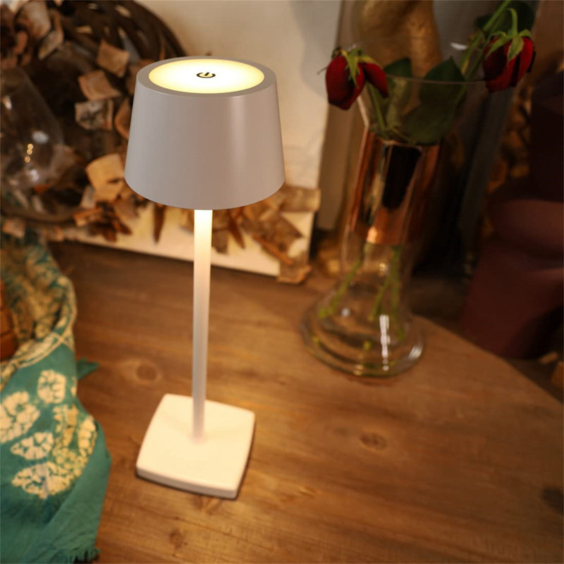 Lahela Metal Table Lamp, White