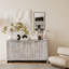 Buffet vieilli pour salon de style rétro-595795650