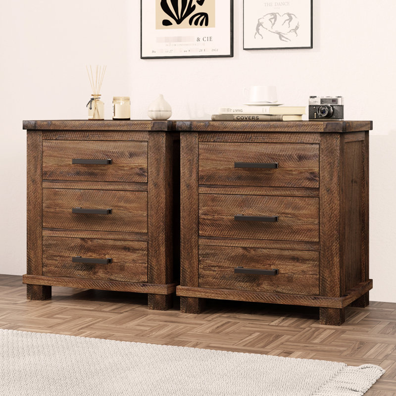 Table de chevet à trois tiroirs en bois naturel Altidor