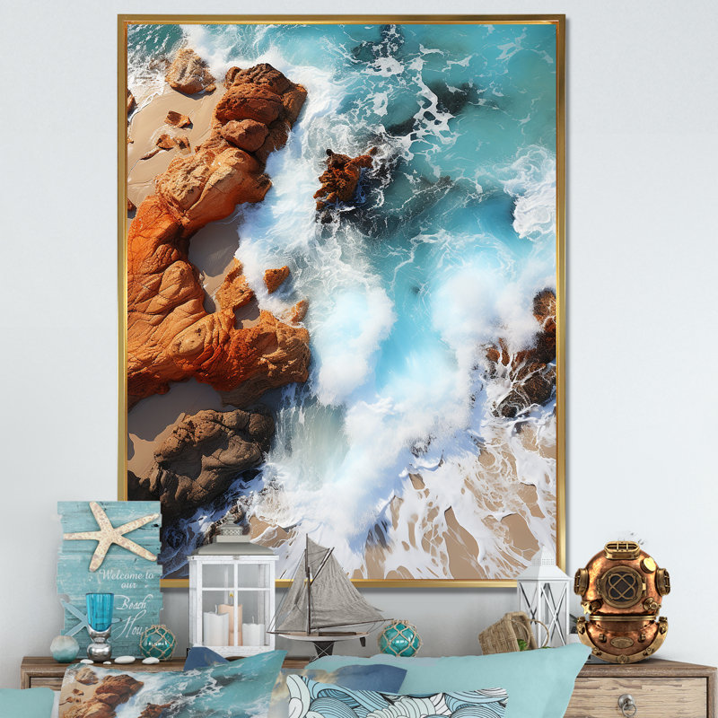 Vue aérienne de Blue Rocky Beach II - plage, art mural, Cadre flottant doré, H 40 po x l 30 po x P 1,5 po