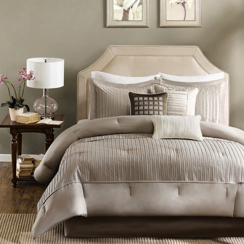 Édredon moderne 7 pièces en taupe charmeuse - grand, coussins décoratifs brodés et jupe de lit grand vapeur pour éliminer les plis