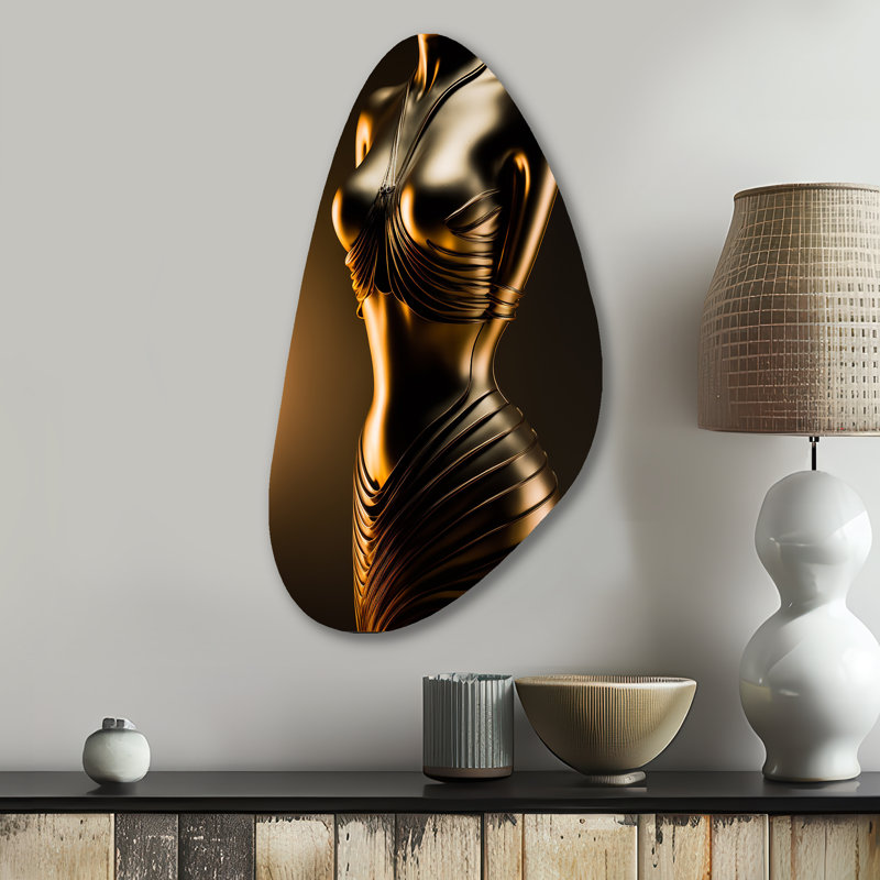 Élégante robe dorée Mannequin I - art moderne en métal asymétrique, H 31 po x l 17 po