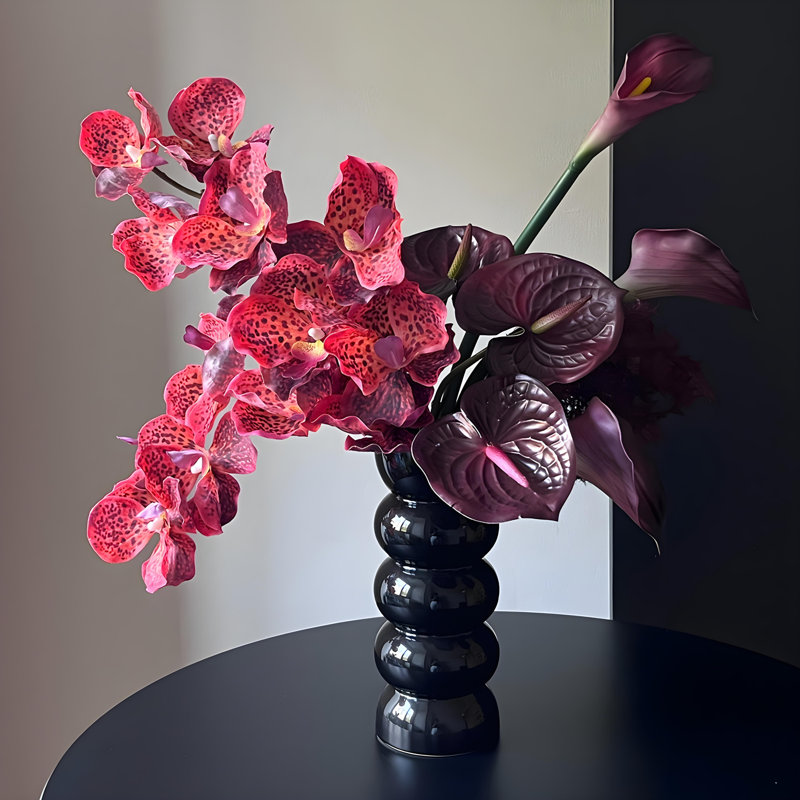 Ornements de fleurs simulées