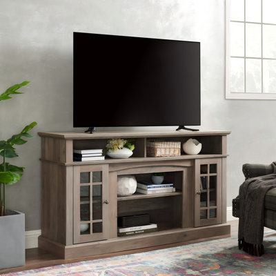 Ce meuble télé classique gris moderne convient aux téléviseurs de 65 po ou moins. Il dispose d'une combinaison de rangement ouvert et fermé et est d'une taille polyvalente qui complète tout salon.