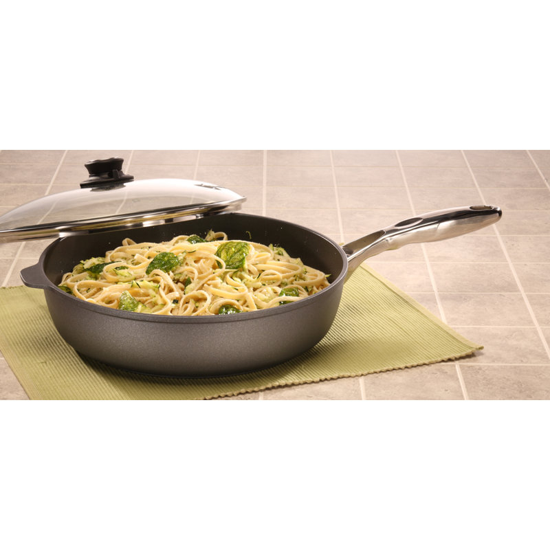 Saute Pan with Handle and Lid, 5.8 Quarts