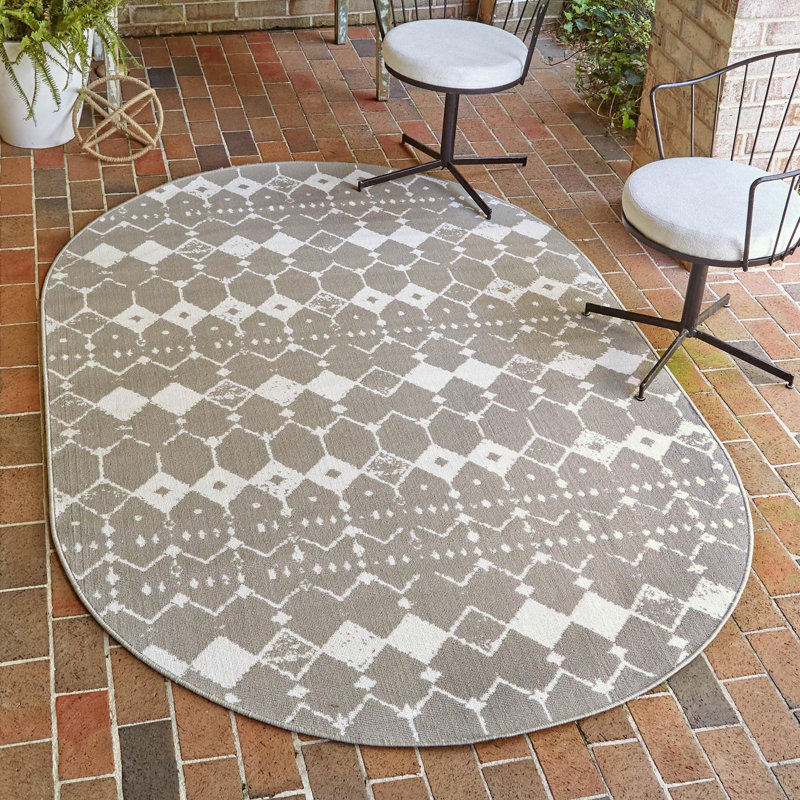 Geometric Indoor / Outdoor Rug, Oval 7'10" x 10'