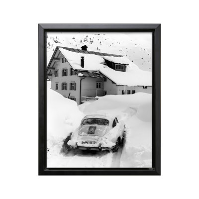 Voiture coincée dans la neige