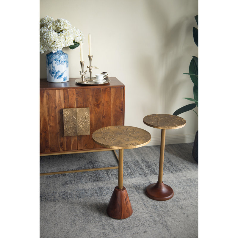 Table d'appoint mince en laiton 11,8 x 11,8 x 24 po avec plateau texturé doré et base en bois