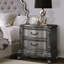 Table de chevet antique en platine avec 2 tiroirs doublés de feutre et Classic Elegance 2 en gris pour une chambre à coucher