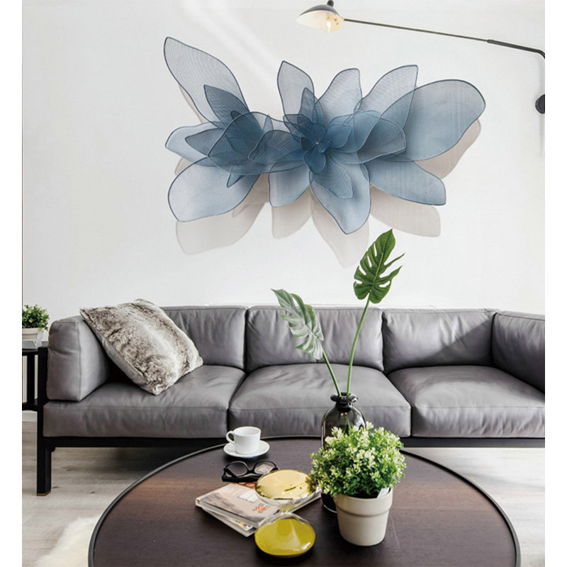 Œuvre en fer de luxe avec fleurs, H 41,34 po x l 70,87 po x P 3,15 po