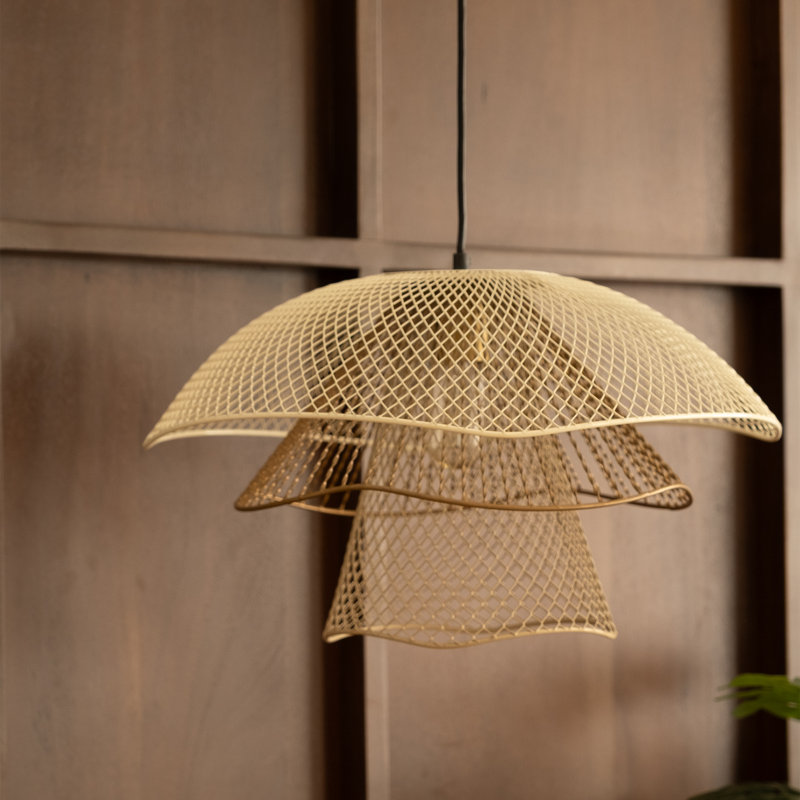Luminaire suspendu en métal déployé Mallawa, blanc et or beige, H 5,5 po x l 70,81 po x P 70,81 po