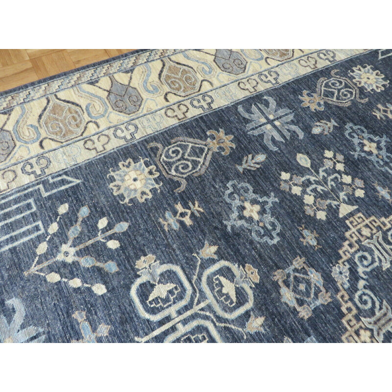 Tapis bleu marine unique de 8 pi 11 po x 11 pi 11 po